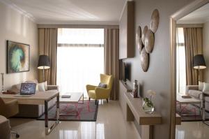 Deluxe Suite with City View with Free Shuttle Beach & Mall Transfer room in Two Seasons Hotel & Apartments
