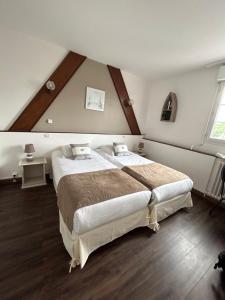 Hotels Hotel De La Mer - Deauville Blonville - Boutique Hotel de charme vue Mer : Chambre Lit King-Size - Vue sur Jardin