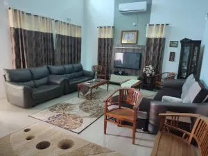 Big Banglo Homestay - Bukit Selambu