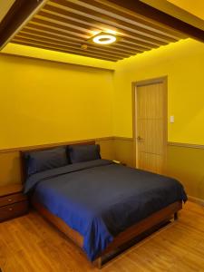 Pico de Loro by Billyn