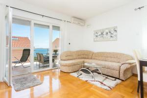 Apartments with parking space Seget Donji, Trogir - 21374