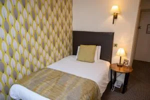 Cross Hands Hotel by Greene King Inns - Yate