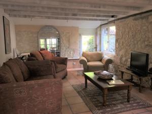 Maisons de vacances Comfortable 3-bed/3-bath holiday home with heated pool and large garden : photos des chambres