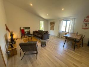 Maisons de vacances Sous les etoiles en Provence, gite les Bambous : Maison 2 Chambres