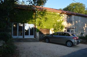 Maisons de vacances Comfortable 3-bed/3-bath holiday home with heated pool and large garden : photos des chambres