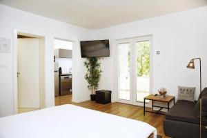 Studio Apartment Gea - Peaceful & Quiet - Queen Bed, Modern, Parking