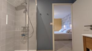 Hotels L'orcheran : Chambre Quadruple avec Douche