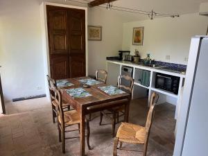 Maisons de vacances Mazet au pied des Alpilles, avec Piscine & Petanque : photos des chambres
