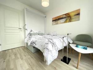 Appartements Agreable chambre avec terrasse ( Option clim) : photos des chambres