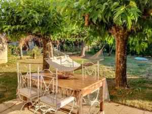 Maisons de vacances Petit Est - Eco Cottage in large private garden near Saint-Emilion : photos des chambres