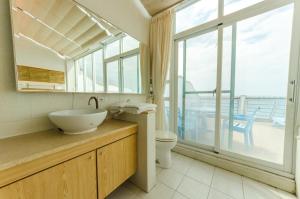 Deluxe 4 người Hướng biển (Deluxe Quad Sea View)