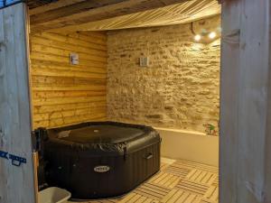 Maisons de vacances Gite 8/10 pers-4ch/2conv-jacuzzi/piscine chauffee : photos des chambres