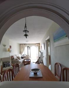 2BR+1BTHR Precioso apartamento con vistas al mar