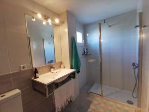 2BR+1BTHR Precioso apartamento con vistas al mar