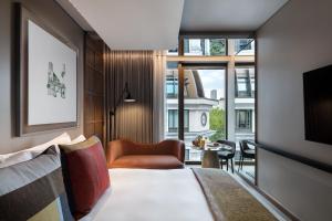 Deluxe King Room room in The Londoner