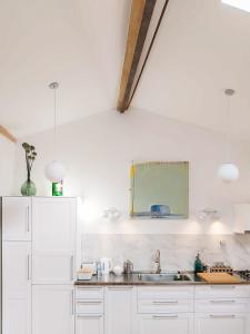 Maisons de vacances Petit Est - Eco Cottage in large private garden near Saint-Emilion : photos des chambres