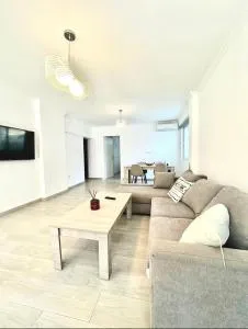 Luxury 2 bedroom apartment in Kavouri near the beach - 武利亚格迈尼