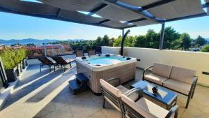 Azzurro apartment - with rooftop jacuzzi