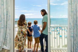 Tides Folly Beach, Charlestons Oceanfront Hotel