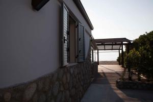Marinella Beach Apartments - On The Beach - Private Free Parking