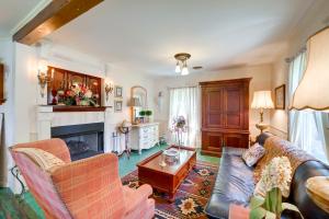 Historic Fort Smith Cottage Less Than 1 Mi to Downtown!