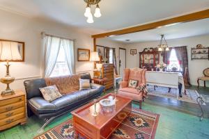 Historic Fort Smith Cottage Less Than 1 Mi to Downtown!