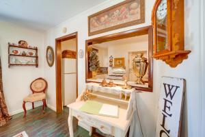 Historic Fort Smith Cottage Less Than 1 Mi to Downtown!