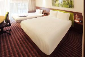 Queen Room with Sofa Bed room in Hampton by Hilton Sheffield