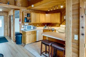 Okauchee Lake Vacation Rental with Boat Dock!