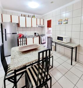 AM-303 Dpto a 50m del mar en centro de Bombinhas