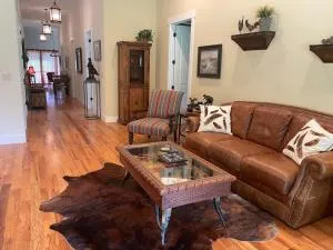 Circle Square Farm - 15min to Brevard! - Cedar Mountain