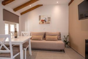 AAA Apartments & Rooms with FREE parking 