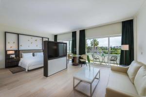 Junior King Suite with Pool View room in Hilton Nicosia