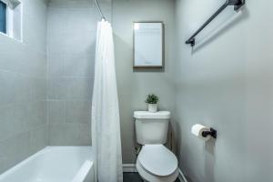 Roomy Urban Apartment Montrose! Free Parking #14