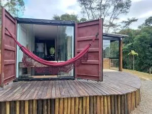Casa Container, Vista para o Lago e integrada com a Natureza - Miguel Pereira - Macambará