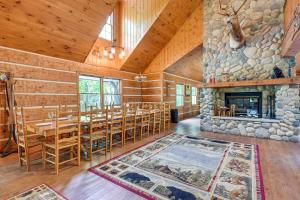 Sauna & Cold Plunge! Custom-Built Clarklake Cabin