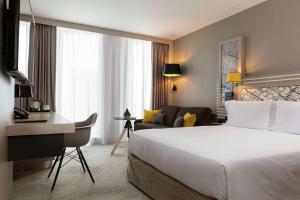 Hotels Hilton Garden Inn Bordeaux Centre : Chambre Familiale avec Lit Queen-Size