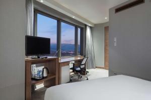 Queen Family Room - Non-Smoking  room in Hampton By Hilton Bursa