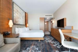 King Guest Room room in DoubleTree by Hilton Krakow Hotel & Convention Center