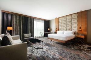 Junior Suite room in DoubleTree by Hilton Krakow Hotel & Convention Center