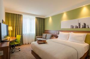 Queen Room room in Hampton by Hilton Nürnberg City Center