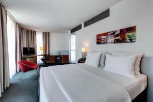 Queen Room - Mobility Access room in Hilton Garden Inn Stuttgart NeckarPark