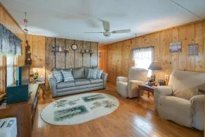 Satsuma Home with Fire Pit and Dunns Creek Access! - Palatka