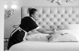 Complexes hoteliers Grand Hotel Des Sablettes Plage, Curio Collection By Hilton : photos des chambres
