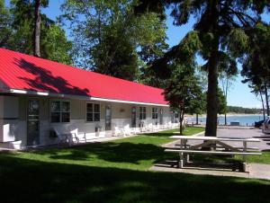 Balm Beach Resort and Motel