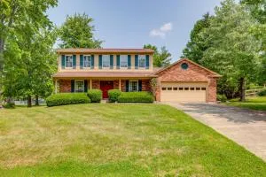 Family-Friendly West Chester Twp Home with Pool! - شارونفيل