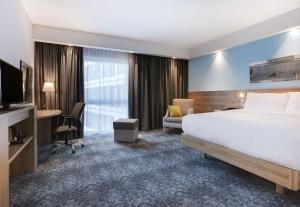 Queen Room - Mobility Access room in Hampton By Hilton Lublin