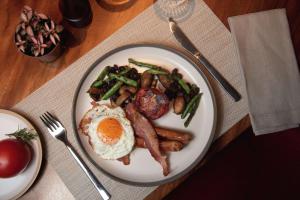 Soro Montevideo, Curio Collection By Hilton