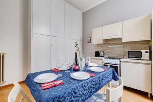 Colors & Culture near Colosseum