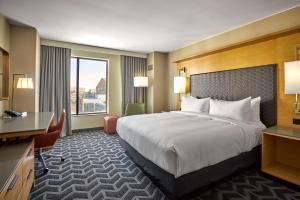King Room room in Hilton Des Moines Downtown
